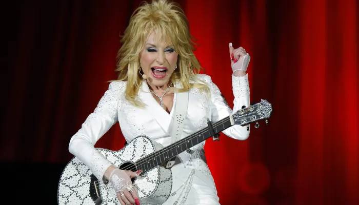 Dolly Parton on why she stopped dieting during holiday season