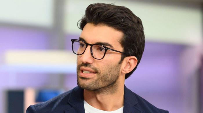 Comedian Whitney Cummings snubs Justin Baldoni amid Blake Lively case