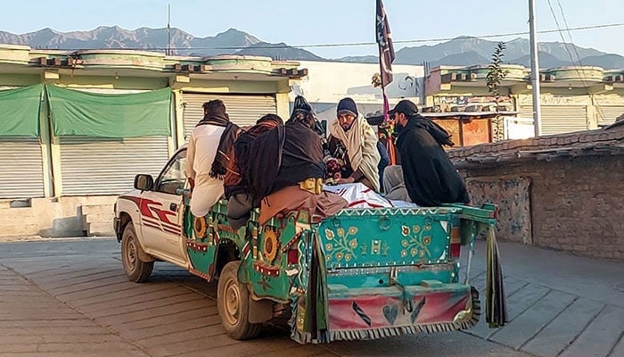 Relatives transport a dead body of a victim who was killed in Kurram district at a mosque in Parachinar, the mountainous Khyber Pakhtunkhwa province, on November 22, 2024. — AFP