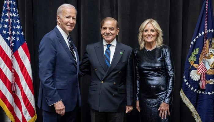 (From left to right) US President Joe Biden, PM Shehbaz Sharif and Jill Biden pose for a picture at UNGA reception on September 23, 2022. — X/@PakinUSA