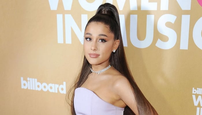 Ariana Grande pokes fun at herself as she receives Rising Star award