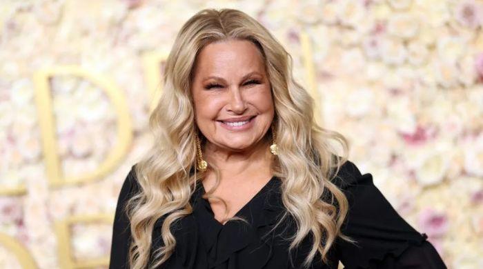 Jennifer Coolidge’s daring assertion throughout Golden Globes goes viral