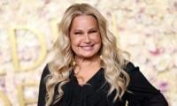 Jennifer Coolidge’s Bold Statement During Golden Globes Goes Viral 