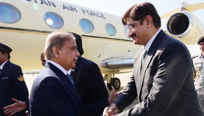 PM Shehbaz Sharif shakes hands with Sindh CM Murad Ali Shah in Karachi on January 8, 2024. — PID