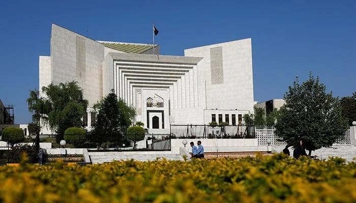 Police officers walk past the Supreme Court of Pakistan building, in Islamabad, Pakistan April 6, 2022. — Reuters