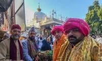 Pakistani Zaireen Place Chaddar At Khwaja Chishti's Dargah In India