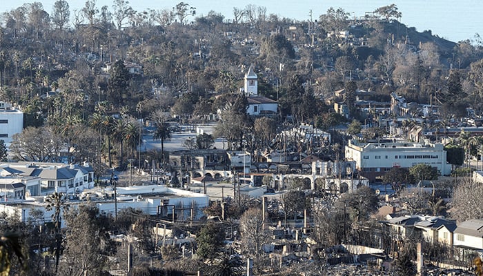 Properti terbakar setelah Kebakaran Palisades di lingkungan Pacific Palisades di Los Angeles, California, AS 13 Januari 2025. — Reuters