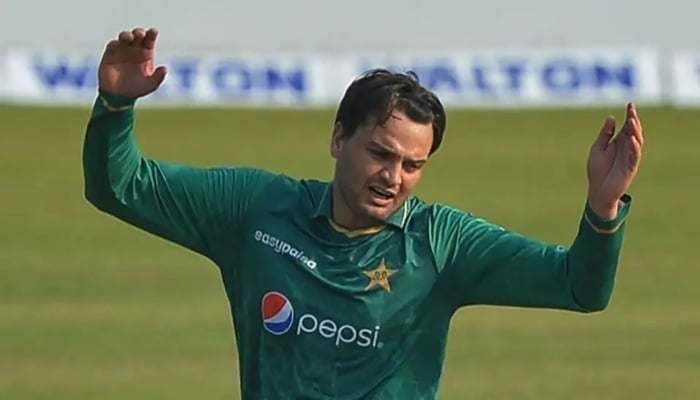 Usman Qadir reacts to a misfield from his bowling, Bangladesh vs Pakistan, 3rd T201, Dhaka, November 22, 2021. — AFP