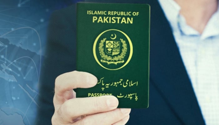 A person is holding a Pakistani passport. — Directorate General of Immigration and Passports website/ File