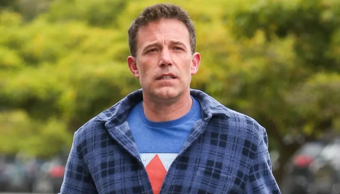 Ben Affleck looks tense as Jennifer Garner picks JLO side