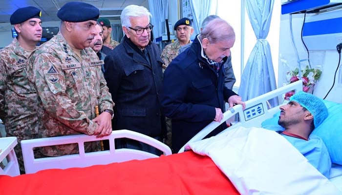 Prime Minister Shehbaz Sharif meeting security personnel at Combined Military Hospital, Quetta, Balochistan, February 3, 2025. — PID