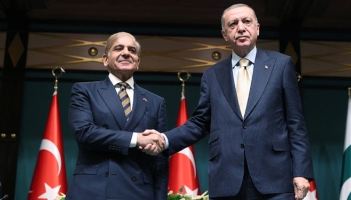 Prime Minister Shehbaz Sharif (left) shakes hands with Turkish President Recep Tayyip Erdogan. — APP/File