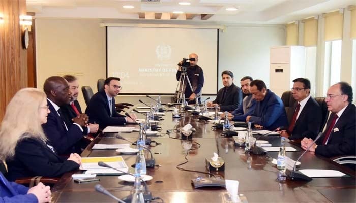 International Finance Corporation (IFC) delegation discusses private sector investment policies with Finance Division officials at the Ministry of Finance. — PID