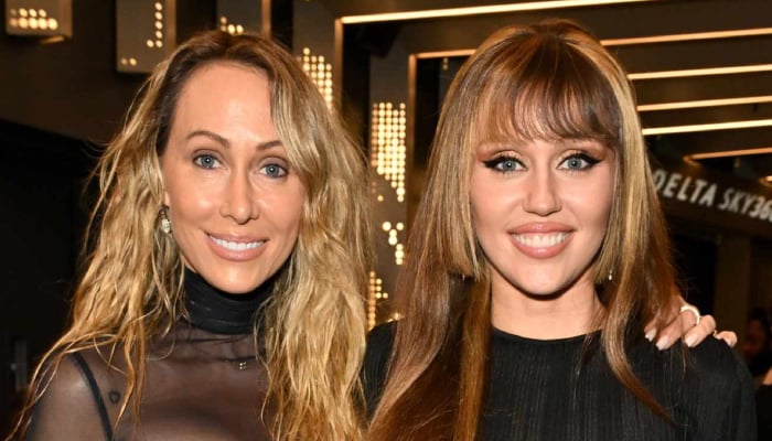 Miley Cyrus and mom Tish make joint red-carpet appearance